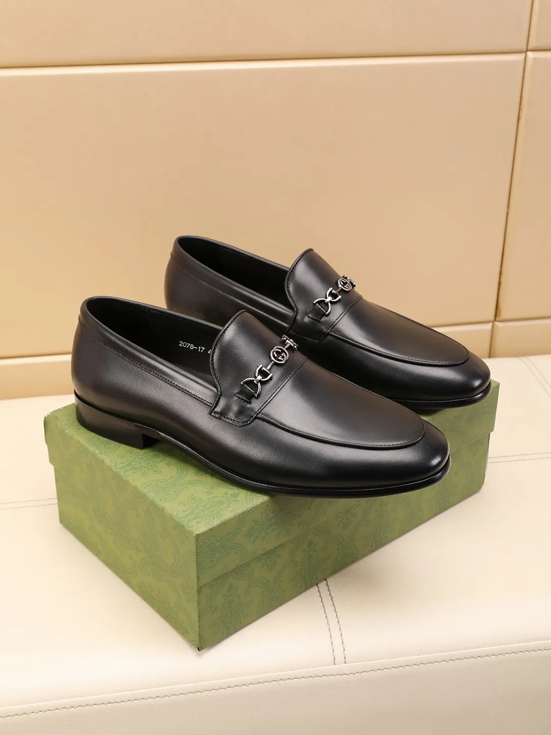 Men's shoes 250 🆘【GUCCI】Gucci ·🐂里· Hot-selling beanie shoes, top brand luxury, top quality, latest fashion beanie shoes. The upper is made of original first-layer cowhide. (Full first-layer water-dyed 🐂 leather and lining). The original stylish and stylish soft rubber wear-resistant and non-slip outsole is light and comfortable on the foot, available in optional colors! Matching code: 39-44 (customized at 39.45.46)